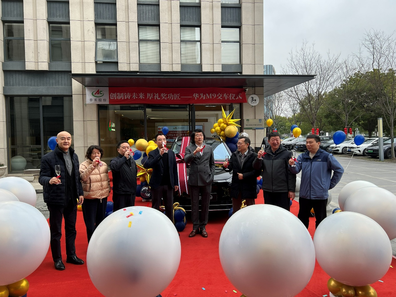 创造铸将来 厚礼奖功匠 “67318.顶级游戏创新奖”交车典礼在松江办公区进行